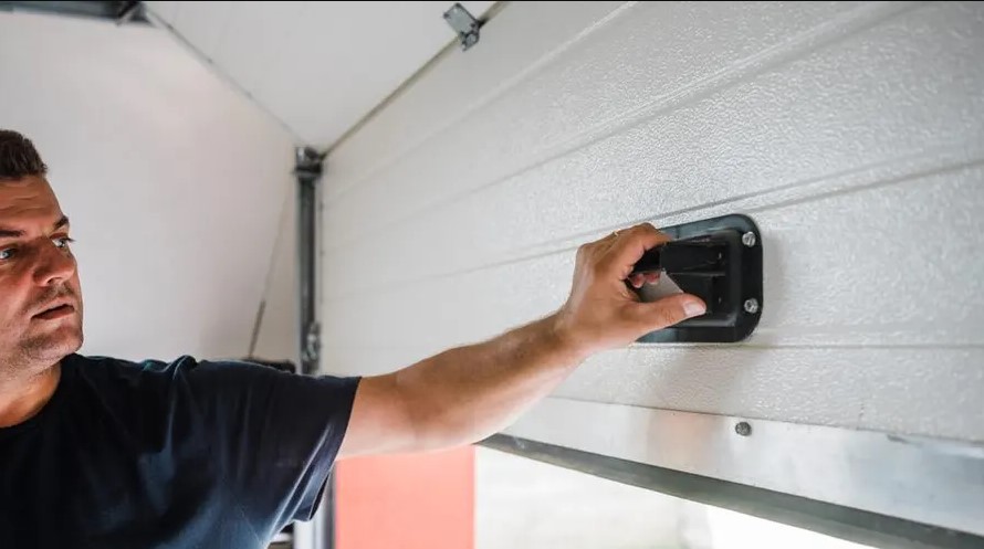 4 Common Causes of a Noisy Garage Door post image alt text