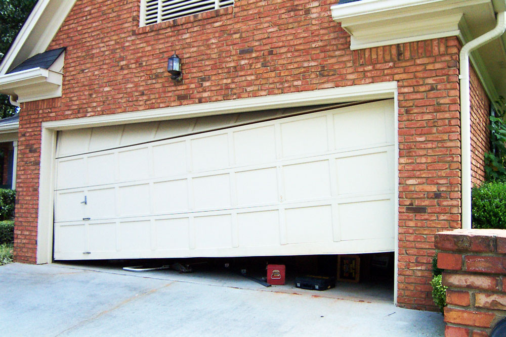 4 Maintenance Tips for Your Wooden Garage Door post image alt text